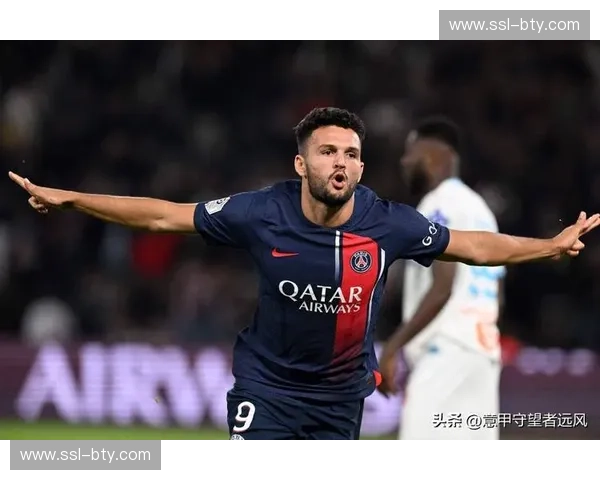 雷恩采用5-4-1深度防守阵型 全员退守压缩巴黎进攻空间 雷恩采用5-4-1深度防守阵型 全员退守压缩巴黎进攻空间