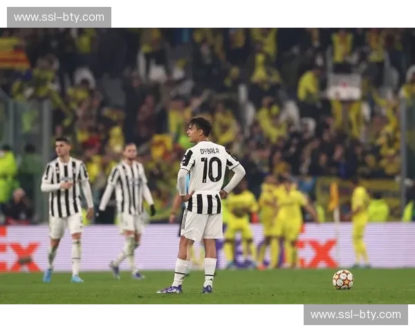 凯利踩踏犯规直红下场 尤文少打一人埋下出局伏笔